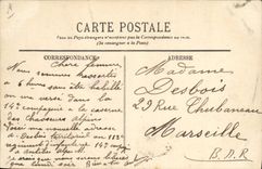 CPA Militaria au champ de manoeuvre Une distribution de lati