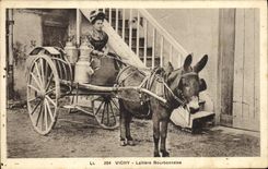 CPA Folklore Lait Vichy Laitiere Bourbonnaise