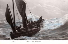CPA Bateau Voilier Dans les brisants
