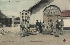 La POSTAL Militaria de la VENDIMIA acuartela la servidumbre del districto