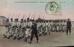 CPA Militaria Caserne Rentree de la manoeuvre