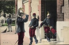 CPA Militaria Caserne Salut au poste 