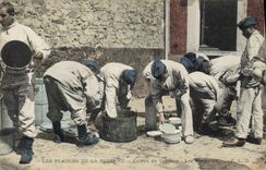 La POSTAL Militaria de la VENDIMIA acuartela la servidumbre de los émbolos de la loza