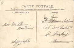 CPA Militaria Caserne Amiens la citadelle Presentation du drapeau Chevaux 