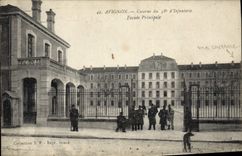 La POSTAL Militaria de la VENDIMIA acuartela los cuarteles de Avignon del 38eme del ataque frontal del principal de la infantería