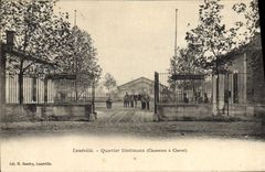 La POSTAL Militaria Caserne Luneville Quartier Dietmann Chasseurs de la VENDIMIA tiene caballo