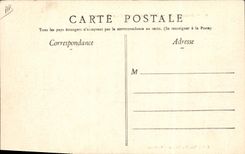 CPA Bateau de guerre Dunkerque Un cuirasse passant l'ecluse Trystram 