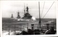 CPM Bateau de guerre 