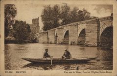 CPA Mantes Vue Sur le Vieux Pont et L'Eglise Notre Dame