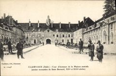 Patio principal de Clairvaux de la prisión de la POSTAL de la VENDIMIA del monasterio viejo de la casa central Saint de Bernard