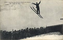 CPA Sports d'hiver Ski Dans les Alpes Un saut en ski 