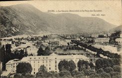CPA Militaria Caserne Digne La caserne Desmichels et la place des Epinettes