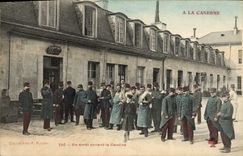 Cuarteles de Militaria de la POSTAL de la VENDIMIA en parada delante de la cantina