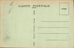 La POSTAL Militaria de la VENDIMIA acuartela la corte del interior de las arcadas