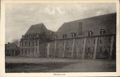 La POSTAL Militaria de la VENDIMIA acuartela el edificio meridional