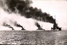 CPA Bateau de guerre Toulon Depart de l'escadre 