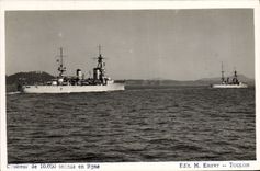 CPA Bateau de guerre Croiseur de 10 000 tonnes en ligne 