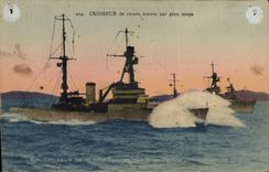 VINTAGE POSTCARD Warship Cruiser of 10.000 tons per heavy weather