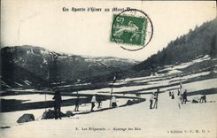 CPA Sports d'hiver Ski Mont Dore Les preparatifs Ajustage des skis 