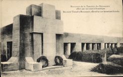 CPA Militaria Monument de la tranchee des baionnettes offert par les amis d'Amerique