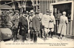 CPA Militaria Cantine des deux drapeaux pour les permissionnaires Croix Rouge americaine Un des pavillons de vente