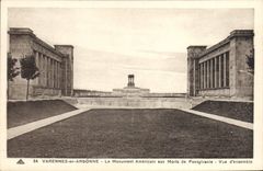CPA Militaria Varennes en Argonne Le monument americain aux morts de Pennsylvanie Vue d'ensemble