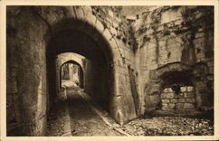 CPA Saint Paul L'Entree du Village par les Vieilles fortifications et le canon qui la defendait