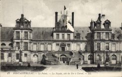VINTAGE POSTCARD Palais De Fontainebleau the Frontage Dimensions Horseshoe