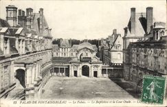 VINTAGE POSTCARD Palate De Fontainebleau the Baptistry and oval Court