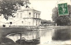 VINTAGE POSTCARD Palate De Fontainebleau the Pond with Carps