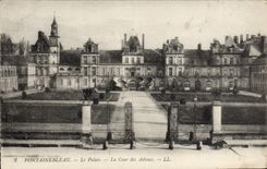 CPA Palais De Fontainebleau La cour des adieux
