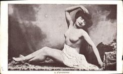 CPA Nu erotique Femme Paresseuse