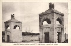 CPA Militaria Cimetiere americain de Romagne Les portiques d'entree 