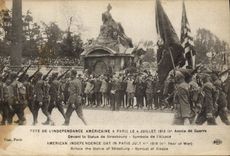 CPA Militaria Fete de l'independance americaine a Paris le 4 juillet 1918 Devant la statue de Strasbourg Alsace 
