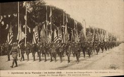 CPA Militaria Apotheose de la Victoire 14 juillet 1919 Avenue des Champs Elysees
