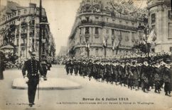 VINTAGE POSTCARD Militaria Revue of July 4th, 1918 the American nurses ravel in front of the statue of Washington
