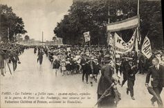 CPA Militaria Paris Les Tuileries 4 juillet 1920 Orphelins acclament les Etats Uniq