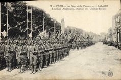 CPA Militaria Fetes de la Victoire 14 juillet 1919 L'armee americaine Avenue des Champs Elysees