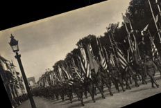 CPA Militaria Apotheose des poilus vainqueurs Souvenir des Fetes de la victoire 14 juillet 1919 Le defile