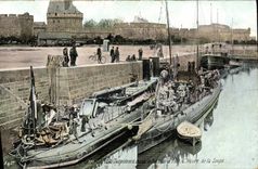 CPA Bateau Guerre St Malo Torpilleurs dans le bassin a flot L'heure de la soupe 