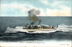 VINTAGE POSTCARD Boat War Destroyer of open sea
