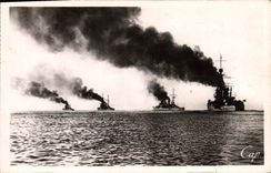 VINTAGE POSTCARD Boat War Toulon Squadron