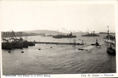 VINTAGE POSTCARD Boat Toulon War the master key and the small row