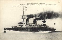 VINTAGE POSTCARD Bateau War Armours Iena