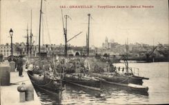 CPA Bateau Guerre Granville Torpilleur dans le grand bassin