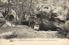 CPA Foret de Fontainebleau La grotte des Montussiennes Mont Ussy