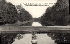 VINTAGE POSTCARD Palate of Fontainebleau the Canal of the Park