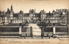 CPA Palais de Fontainebleau Le Palais La Cour des Adieux