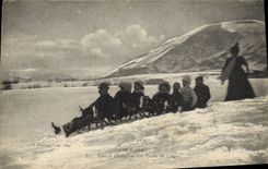 VINTAGE POSTCARD Winter sports Ski a train of toboggans