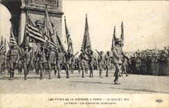 CPA Militaria Fetes de la Victoire 14 juillet 1919 Le defile Les etendards americaines